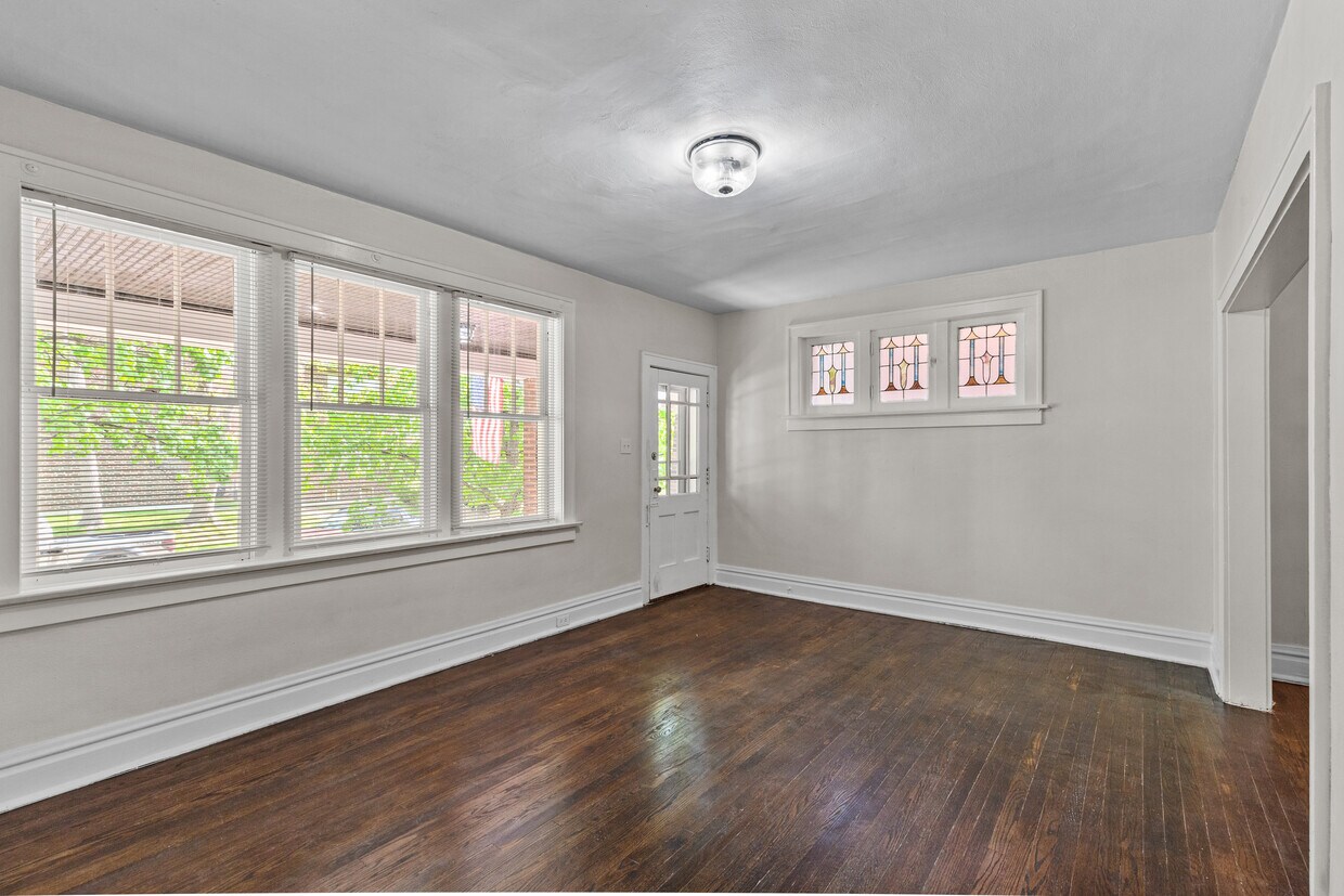 4460 Russell Blvd Unit 2Fl, Saint Louis, MO 63110 Apartments in Saint