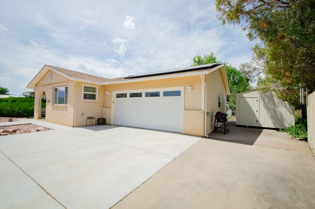 Foto del edificio - 215 Hillcrest Pl
