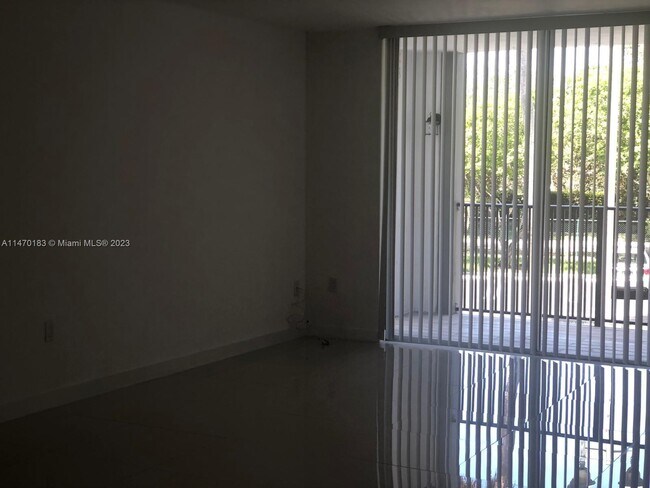 Foto del edificio - 4440 NW 107th Ave