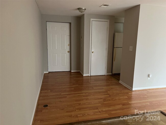 Building Photo - 1645 Arlyn Cir
