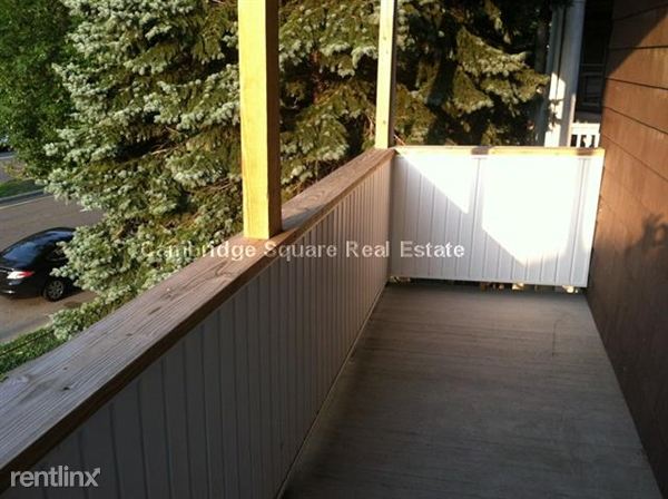 Building Photo - 206 Fellsway W