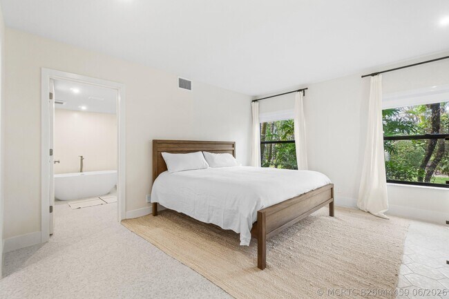 Building Photo - 11223 Pond View Dr
