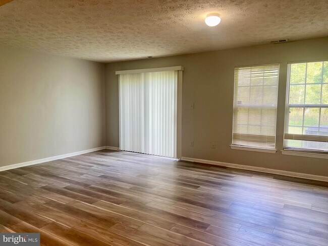 Building Photo - 4565 Kingscup Ct
