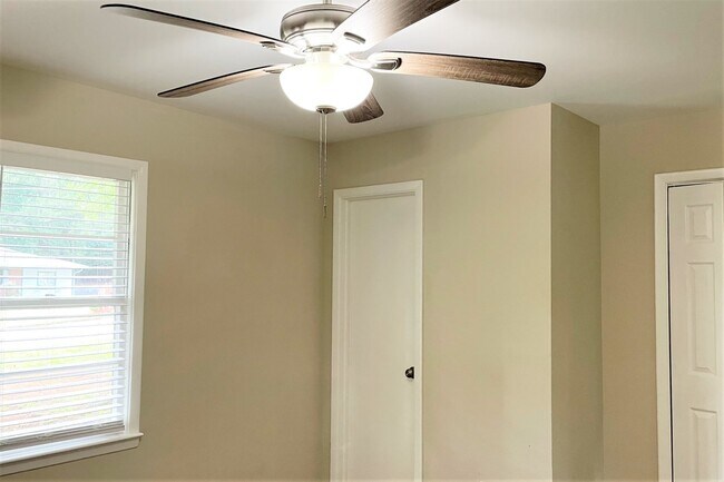 Building Photo - 3895 Kirksford Dr