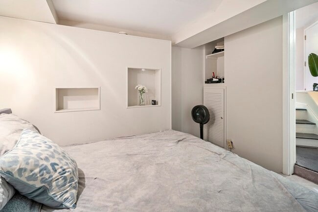 Building Photo - 243 Beacon St