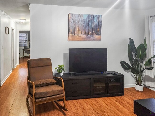 Building Photo - 106 Kingsbury Cir