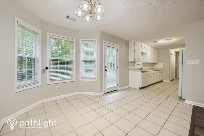 Foto del edificio - 1374 Lake Dow Road, Mcdonough, GA, 30252