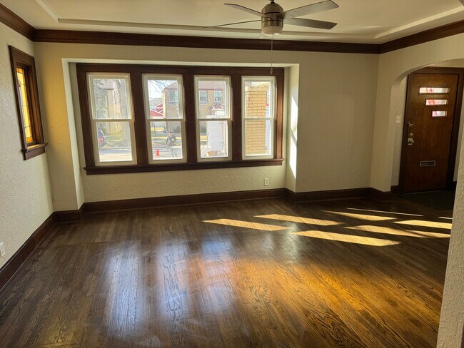 Building Photo - Mohawk Home