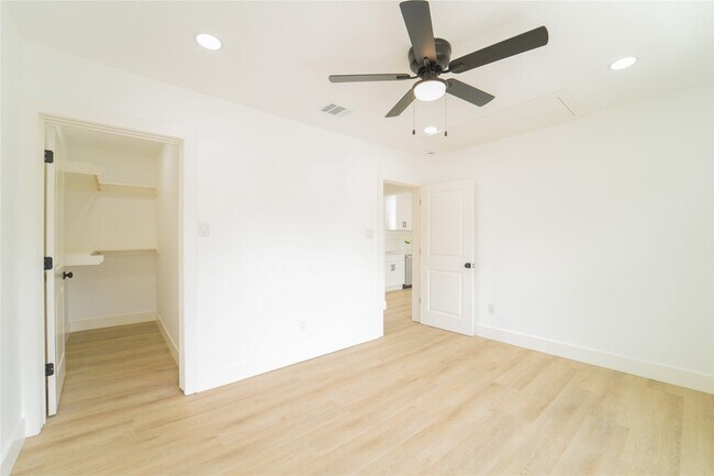 Foto del edificio - 1569 Elliott St