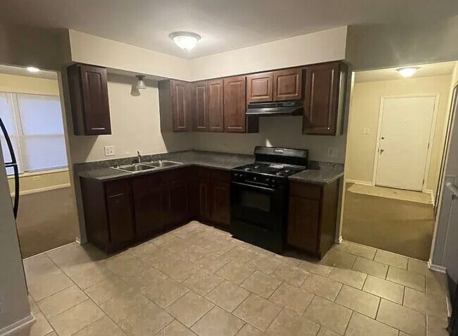 Kitchen - 14813 Homan Ave