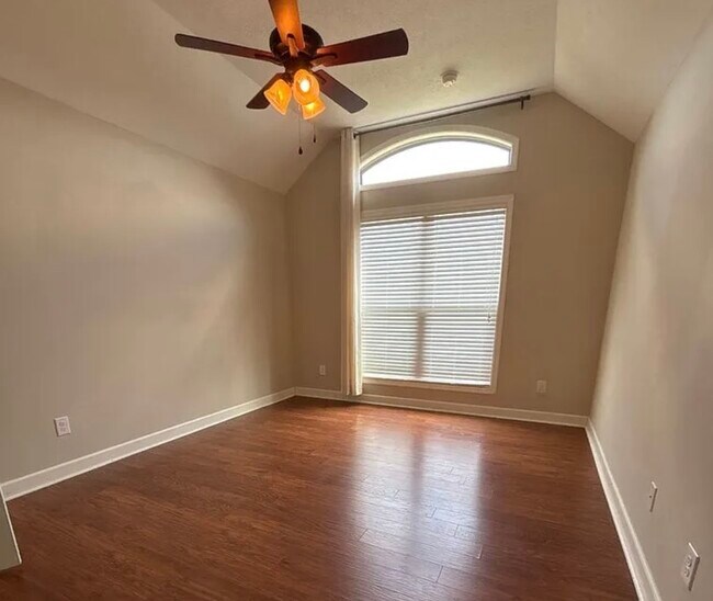 Foto del edificio - 322 Hidden Springs Ln
