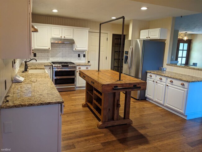 Building Photo - 5 br, 3 bath House - 201 West Waterford Court