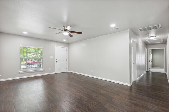 Building Photo - 4016 Winfield Ave