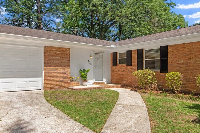 Foto del edificio - 3108 Briarwood Dr