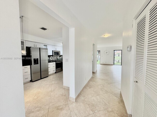 Foto del edificio - 1415 SW 110th Way