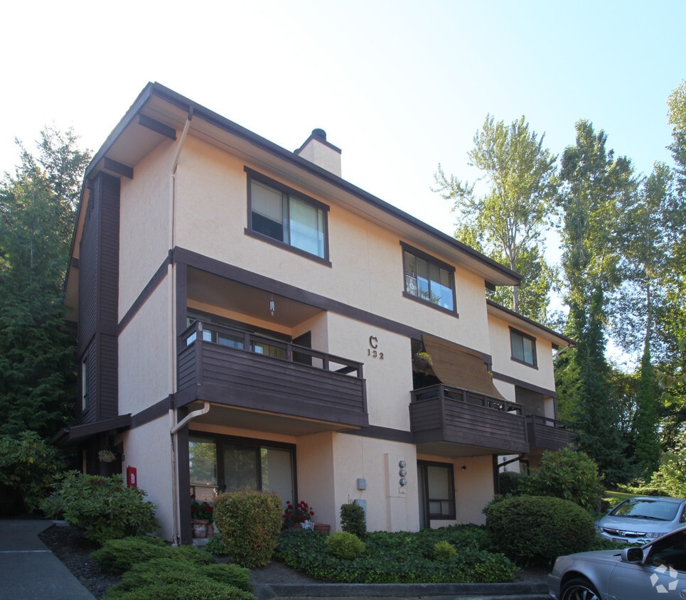 Building Photo - 140 Summit Ave N