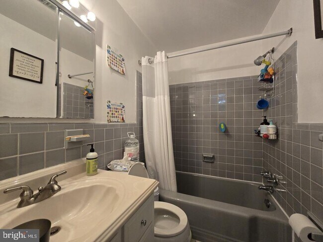 Building Photo - 6403 Orchid Dr
