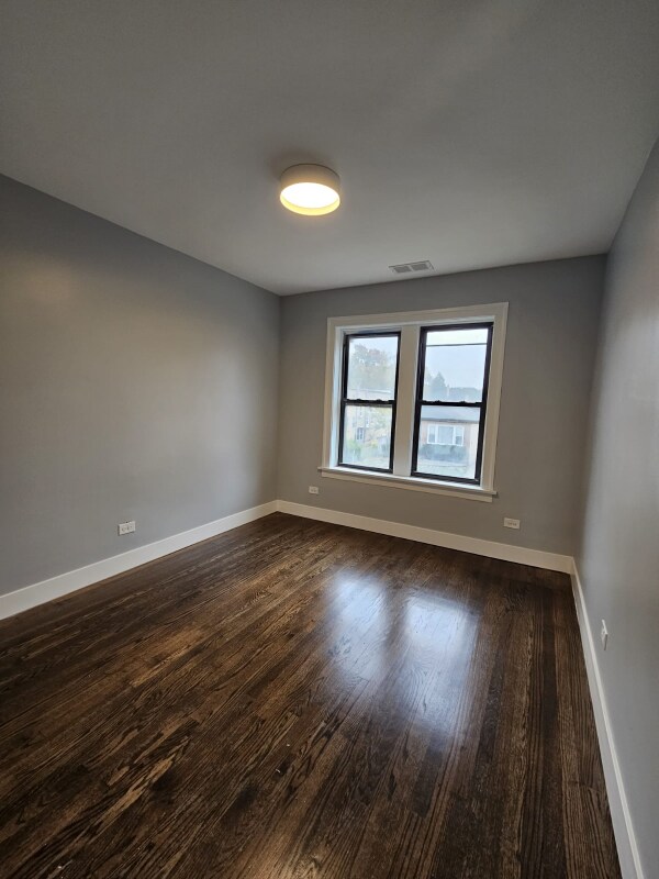 Foto del edificio - 2640 W Pratt Blvd