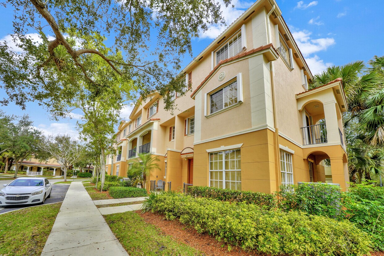 Foto principal - 1411 W Wickham Cir