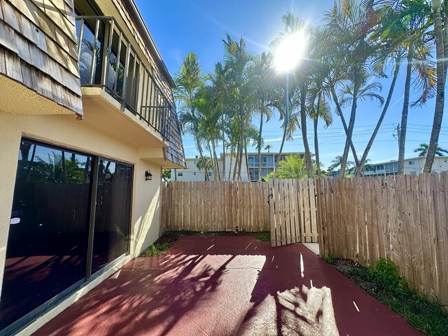 Building Photo - 225 Lake Arbor Dr