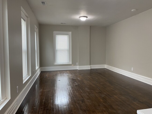 Building Photo - 305 N State St