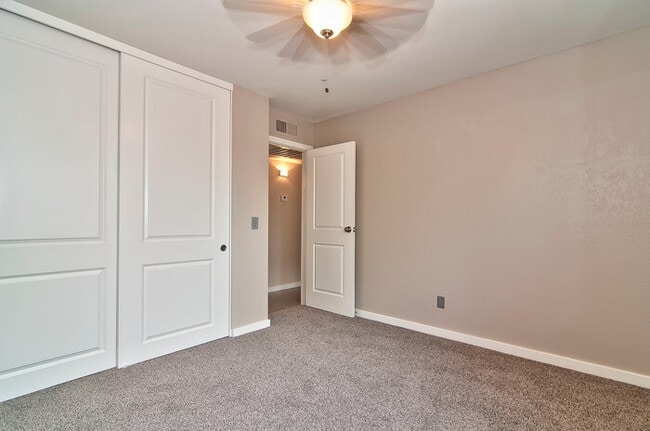 Building Photo - 616 S Hardy Dr