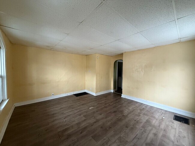 Building Photo - 2 bed/1 bath Single Family Home McKeesport, PA