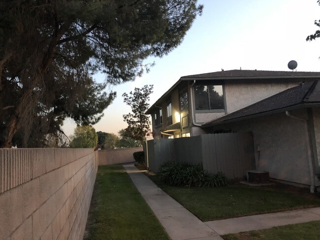 Building Photo - 842 Sierra Madre Ave
