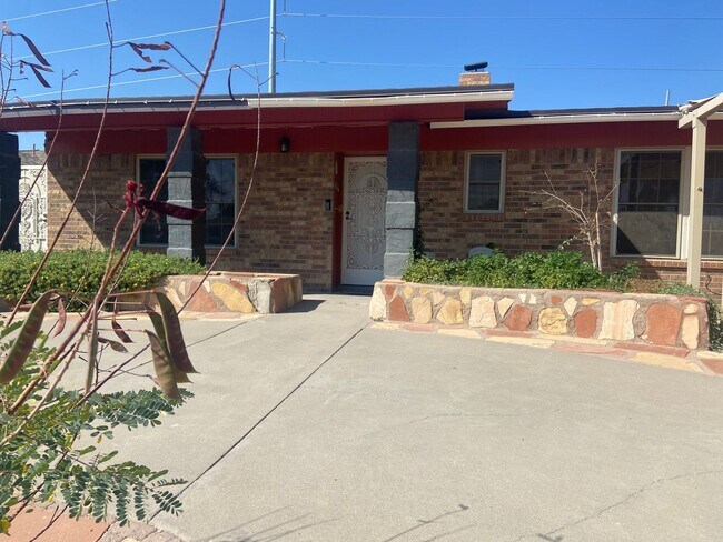 Foto del edificio - EASTSIDE HOME FOR RENT