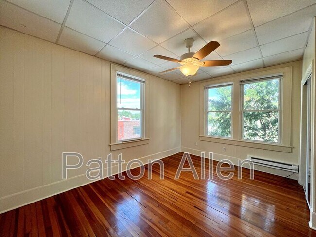 Foto del edificio - 43 Ravenscroft Dr
