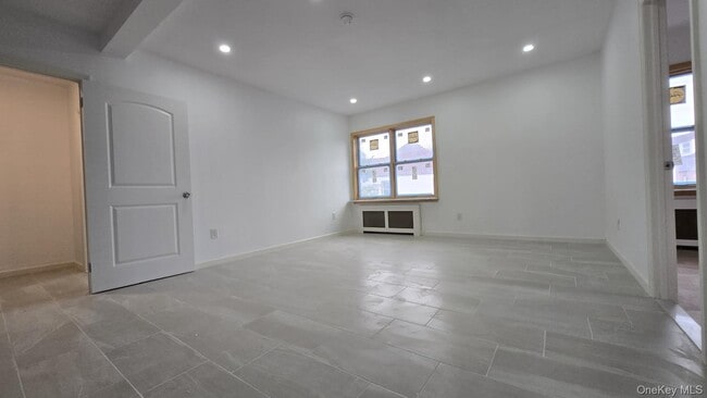 Foto del edificio - 63-87-87 Fitchett St