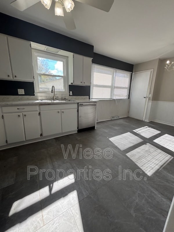 Building Photo - 28 Locksley Ln