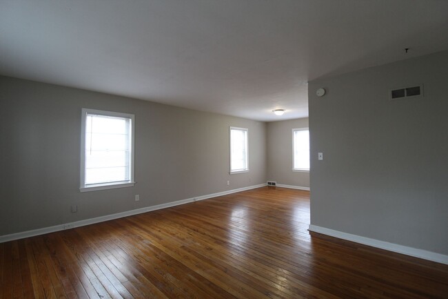 Building Photo - 2 Bedroom 1 Bath Duplex In The Waldo Area