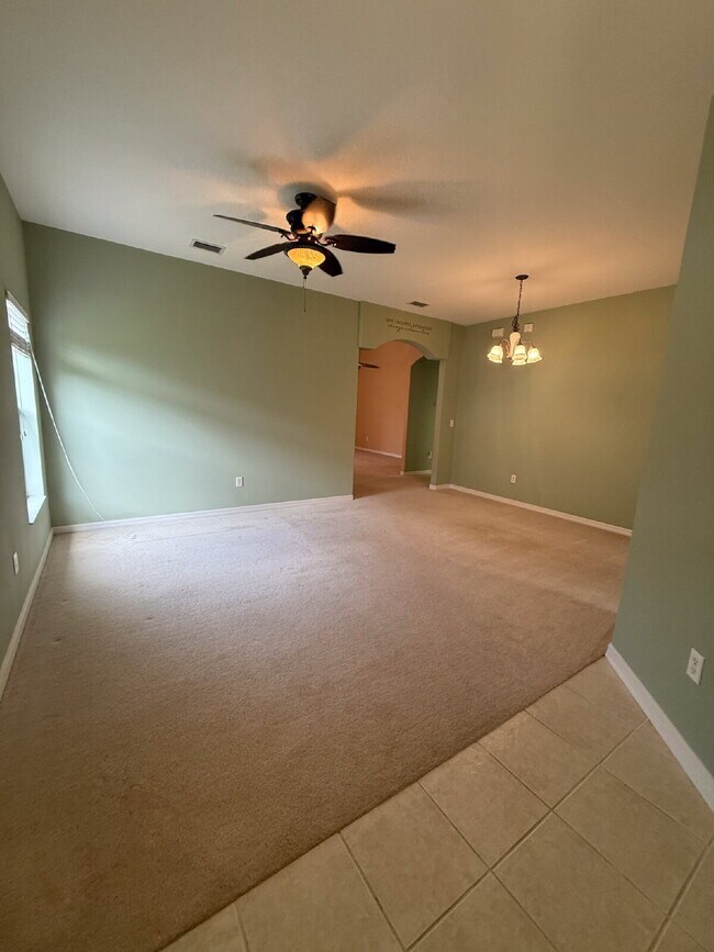 Building Photo - Great opportunity to rent in the gated com...