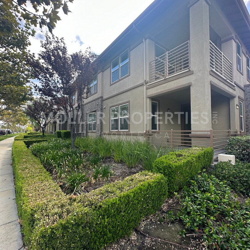 Foto principal - 6061 Satterfield Way