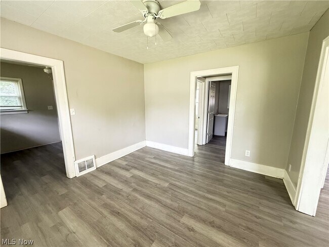 Building Photo - 283 Sobul Ave