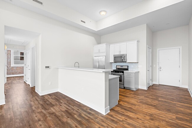 Building Photo - 6200 Hudson Ave