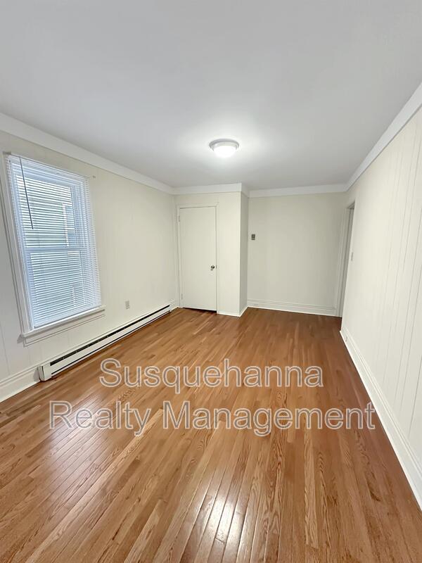 Building Photo - 173 E Derry Rd