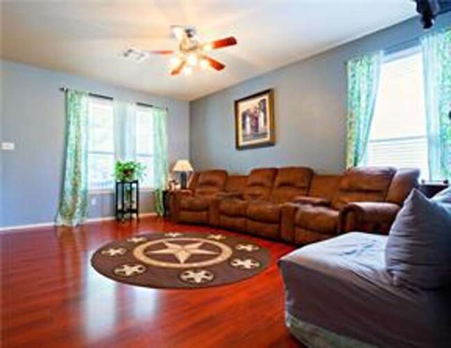 Building Photo - Fantastic Townhome in South Austin's Sweetwater Glen Neighborhood