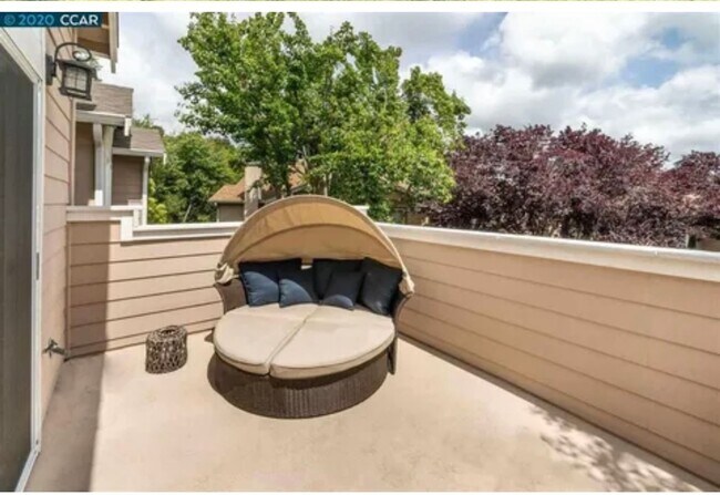 Foto del edificio - Two Bedroom/Two Bathroom Condo Available i...