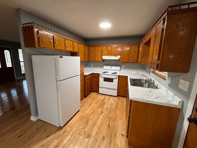 Building Photo - 3 Bedrooms, 2 Bathrooms - Home in Armuchee!!