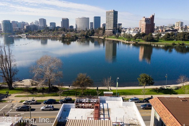 Foto del edificio - 2208 Lakeshore Ave