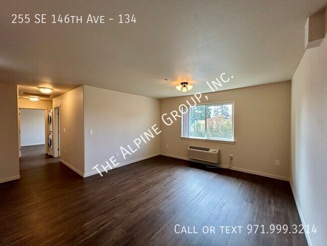 Building Photo - Third Floor Two Bedroom!