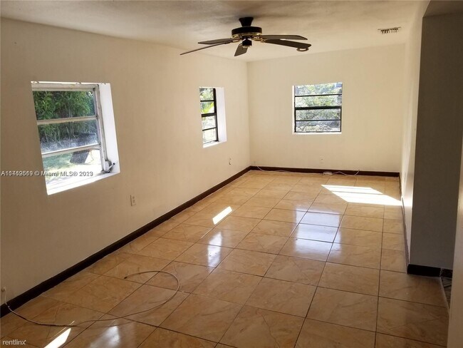 Foto del edificio - 3 br, 2 bath House - 17131 NW 10th Ct # A