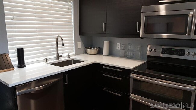 Foto del edificio - 7984 Mission Center Ct