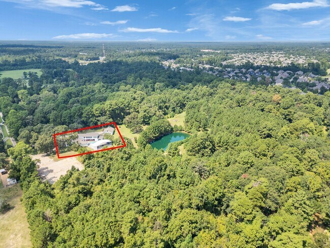 Foto del edificio - 8402 Matthews Ln