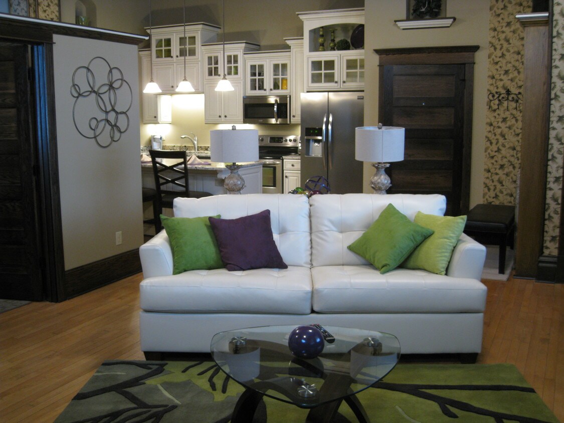 Foto principal - 623 4th Ave NE