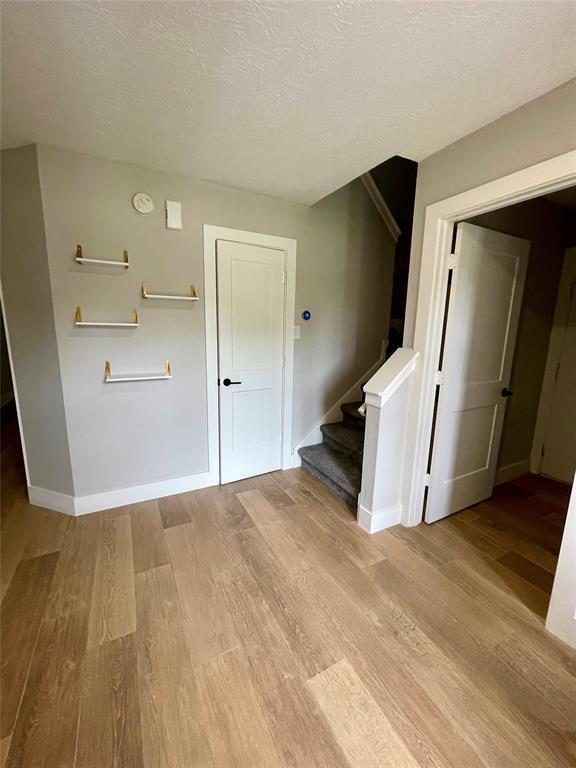 Foto del edificio - 709 Regency Ct