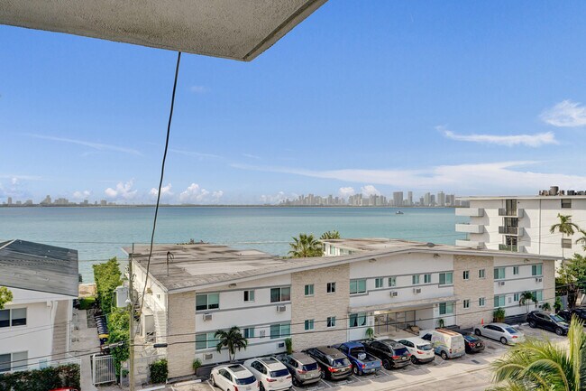 Foto del edificio - 1801 S Treasure Dr