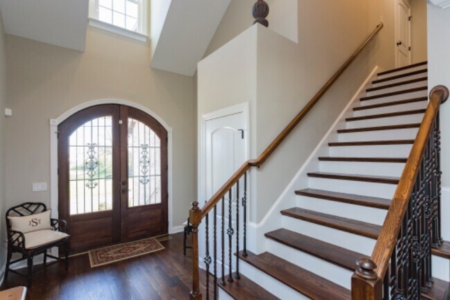 Building Photo - 1210 Avondale Cir